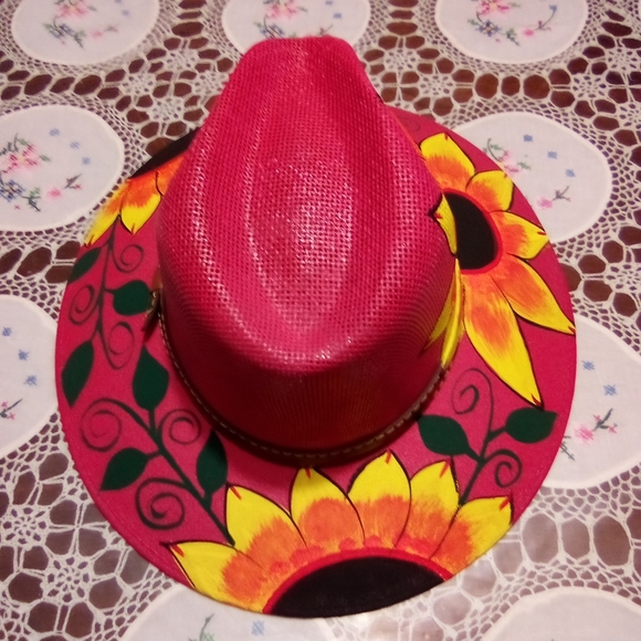 Hand painted hat size medium. - Picture 3 of 4